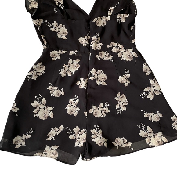 Urban Outfitters Kimchi Blue black floral romper - Picture 6 of 13